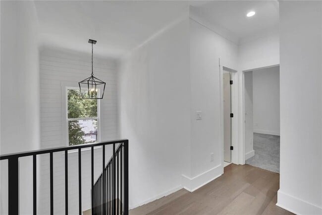 Building Photo - 6181 Shoreland Cir
