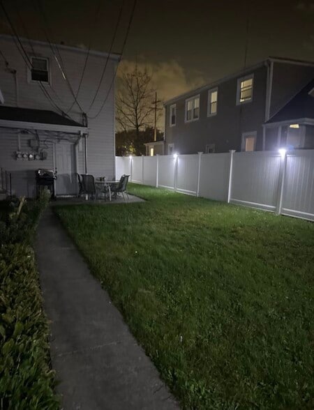 Building Photo - 7805 Central Ave