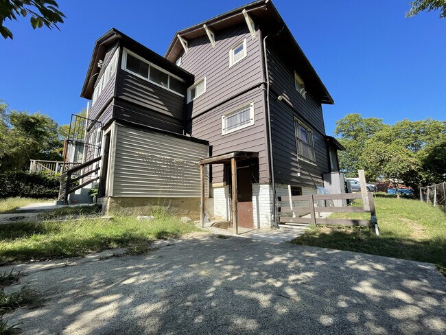 Building Photo - 5920 Chillum Plz NE