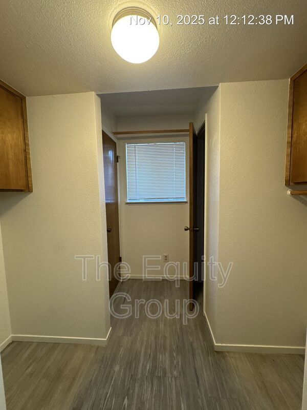 Building Photo - 701 E Noble Ave