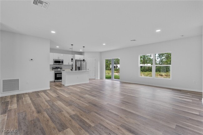 Building Photo - 945 Butler St E