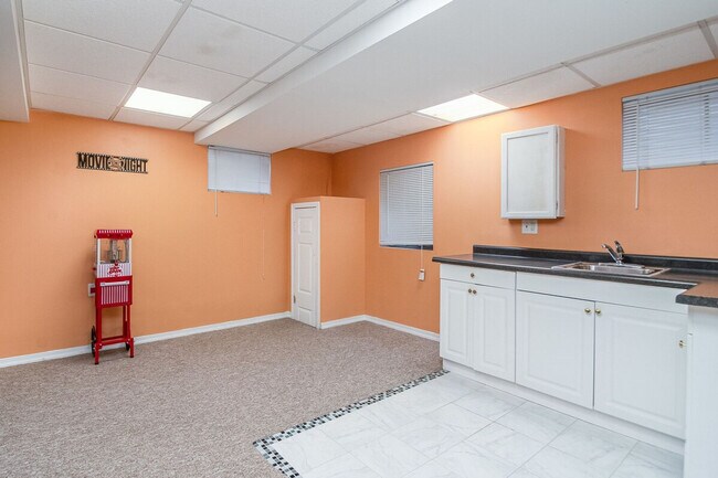 Building Photo - 8057 Mason Ln