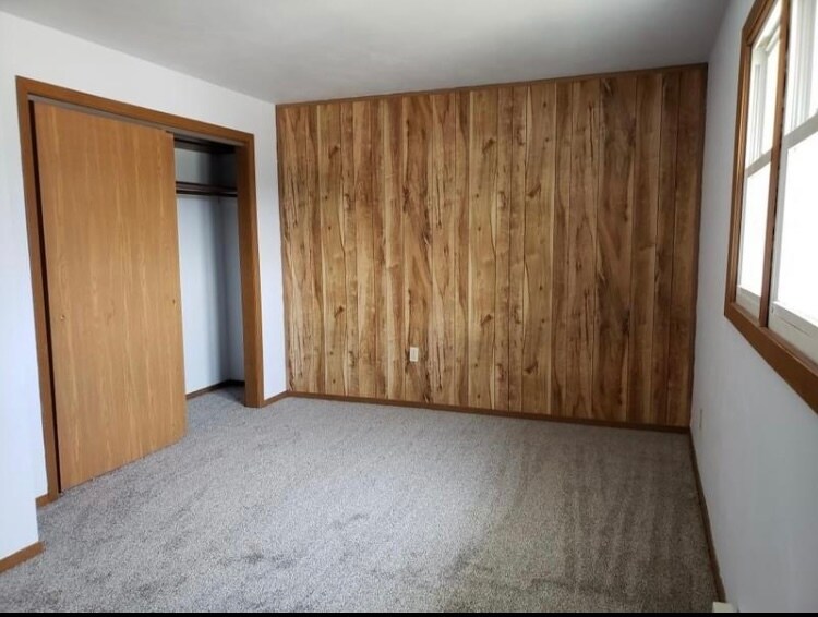 Building Photo - 202 Meadowpark Dr