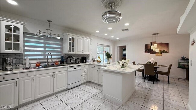 Building Photo - 1424 SE 22nd Terrace