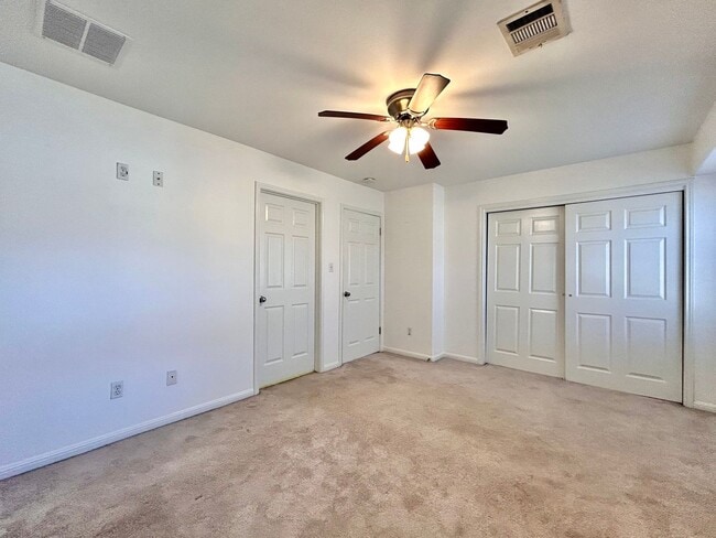 Building Photo - Charming 2-bedroom, 2.5-bathroom home at The Arbors at Riverside