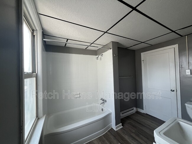 Building Photo - 106 S Pershing Ave