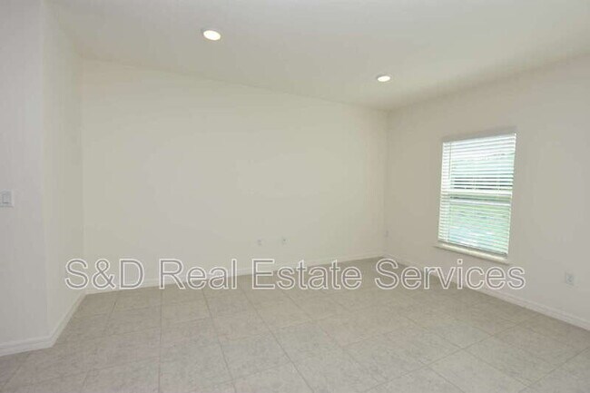 Building Photo - 3913 Academia Ave