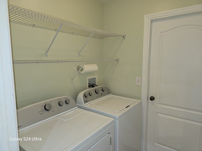 Building Photo - 2711 Nelson Rd N