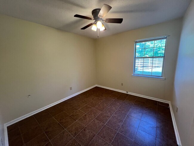 Building Photo - Home For Rent