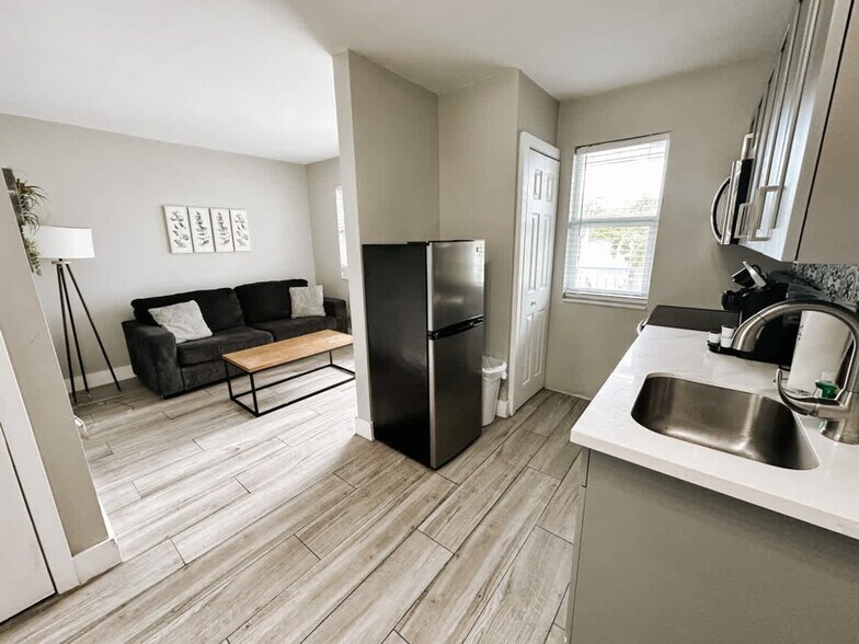 Building Photo - 50 Davie Blvd