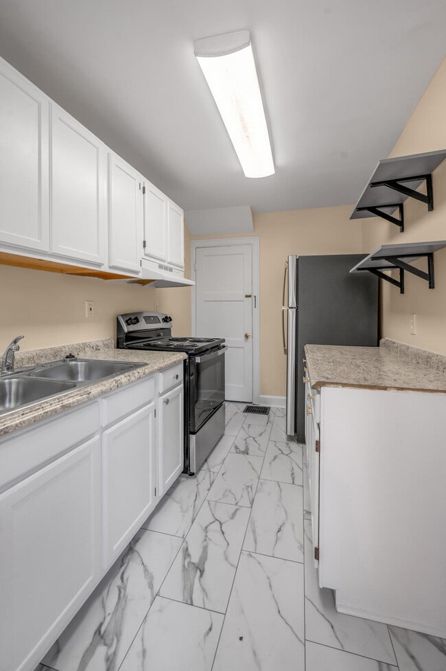 Building Photo - 494 Bob O Link Dr