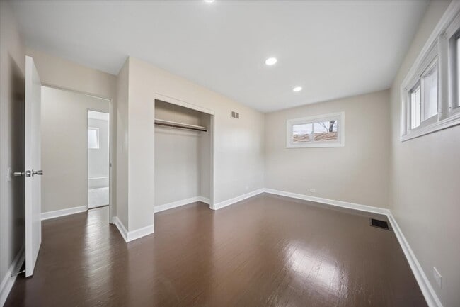 Building Photo - 7732 S Springfield Ave