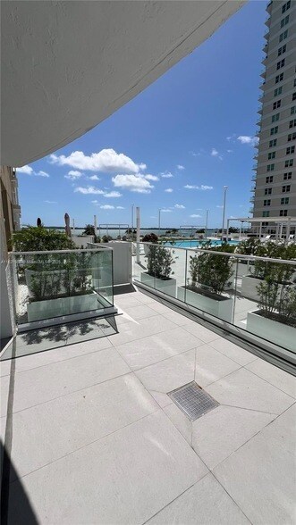 Building Photo - 770 Claughton Island Dr