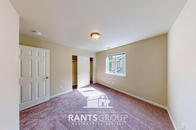 Building Photo - Spacious home in the Olympia School Distri...