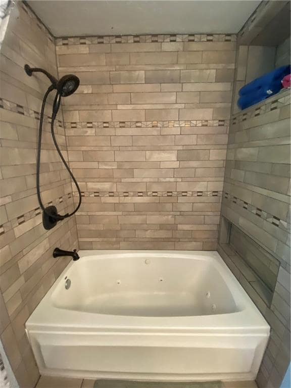 Maste rbath Shower/tub - 513 Idaho St