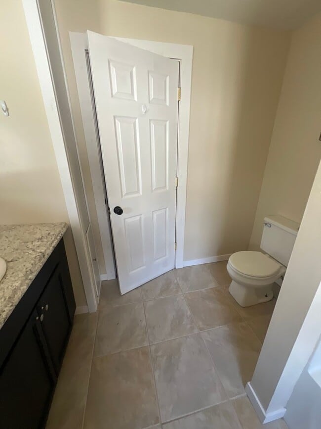 Building Photo - 2 Bedroom, 1 Bath home with 1 car garage