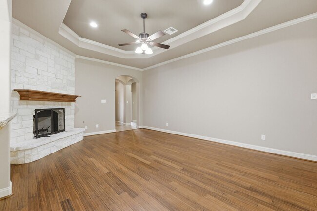 Building Photo - Spacious 3 Bed, 2 Bath House in Edelweiss Gartens Available Now!