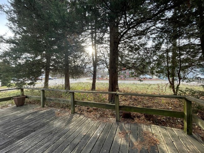 Building Photo - Nice and Spacious 1 Bedroom 1 Bath with Attached 1 Car Garage located in Wauconda!