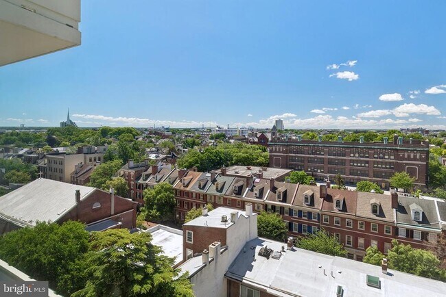 Building Photo - 604 S Washington Square