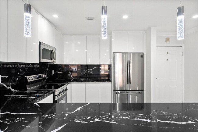 Building Photo - 9405 SW 76th St