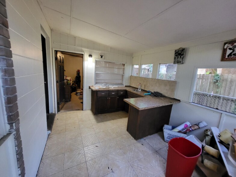 Building Photo - 314 Tweed Ave