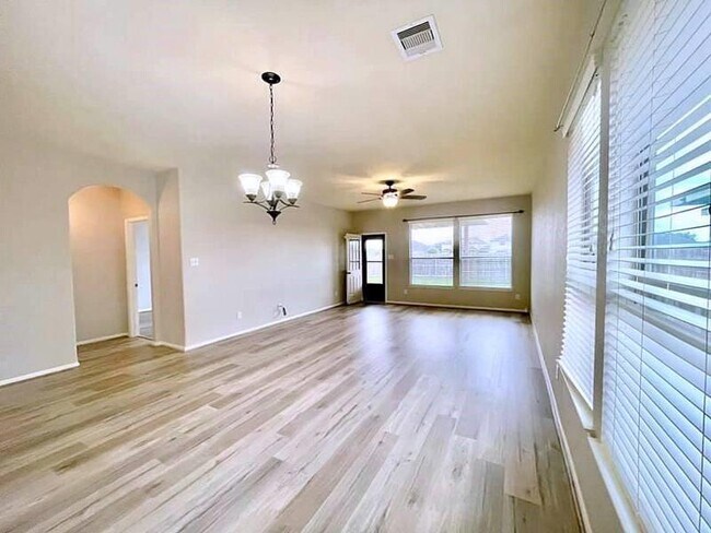Building Photo - 21510 Sierra Long Dr