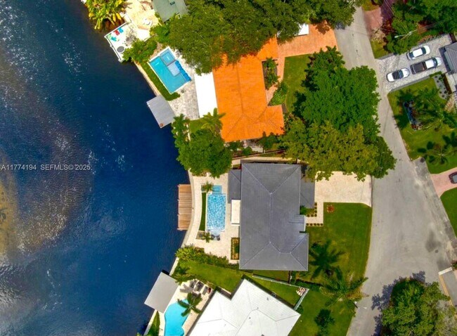 Building Photo - 2809 NE 14th Ave