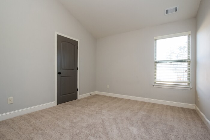 Building Photo - 333 Castle Top Ln SE