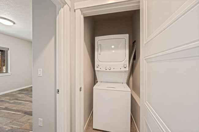 Building Photo - SW Redmond 4 Bedroom Home