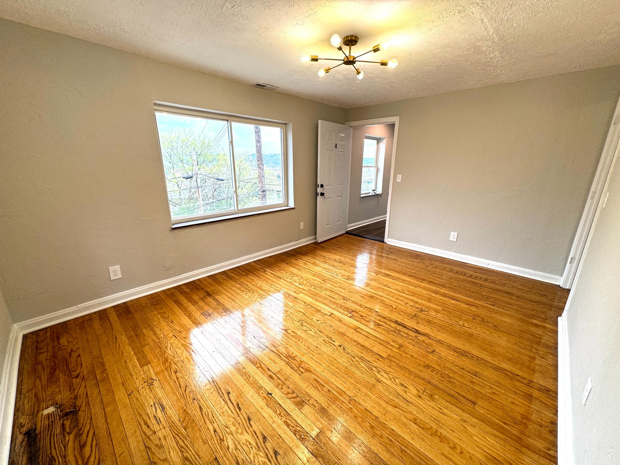 Building Photo - 2992 W McMicken Ave