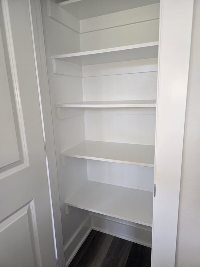 Building Photo - "New 3-Bed Oasis with Quartz Finishes and Modern Look!