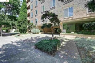 Building Photo - 330 Vernon St