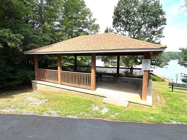 Building Photo - FULLY FURNISHED WITH ACCESS TO BEAUTIFUL L...