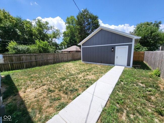 Building Photo - 822 N Gray St