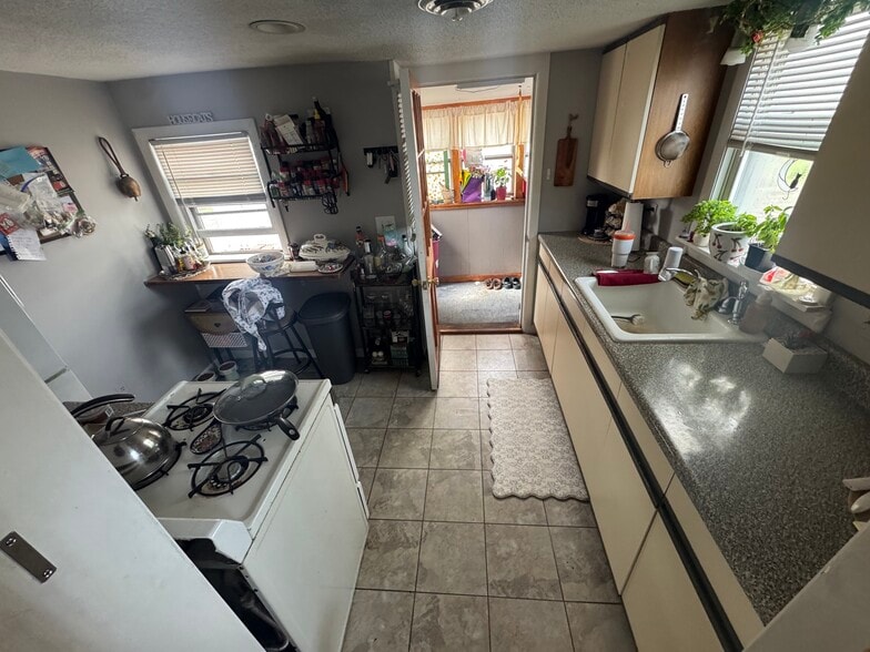 Kitchen - 9 Cross St