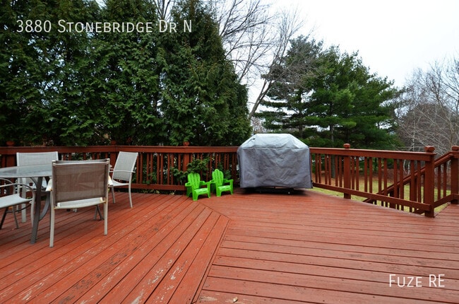 Building Photo - 3880 Stonebridge Dr N