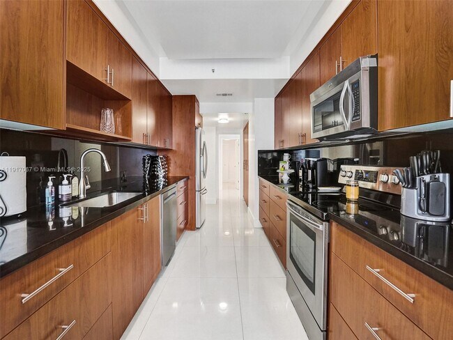 Building Photo - 20281 E Country Club Dr