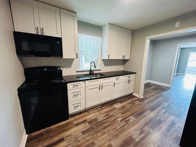 Building Photo - Cute 3 bedroom house located in East Stroudsburg Borough!