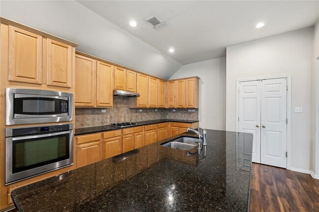 Building Photo - 3013 Covington Pl