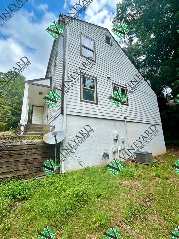 Building Photo - 1014 Falling Water Dr