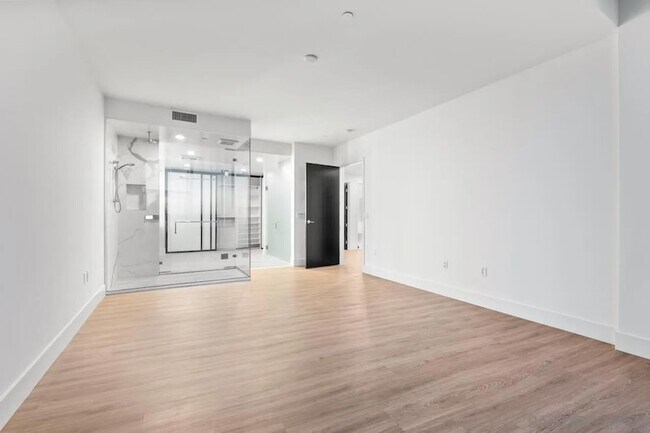 Building Photo - 1440 Columbia St