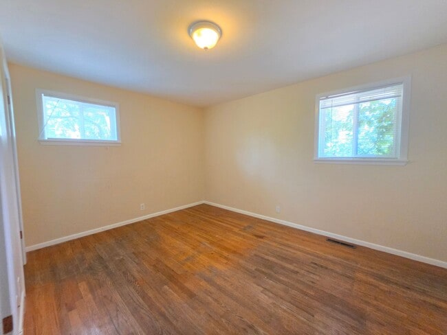 Building Photo - 710 S 44th St
