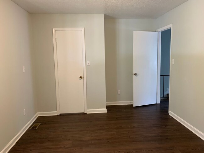 Building Photo - Brentwood North Raleigh~2 bedroom 1.5 bath...