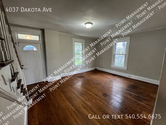 Building Photo - 4 bed 1 bath with Backyard space