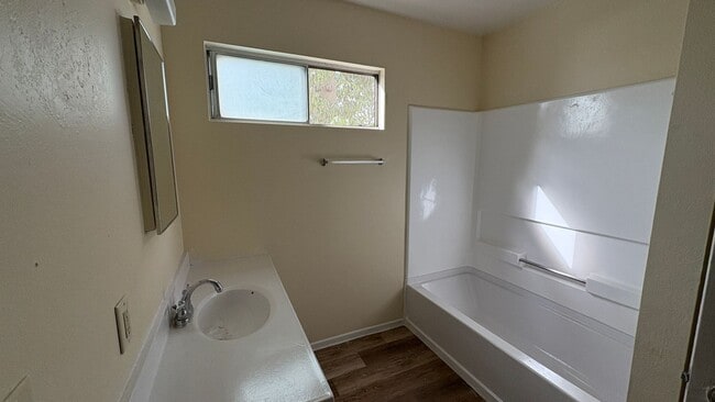 Building Photo - 1 Bedroom Apartment for Rent