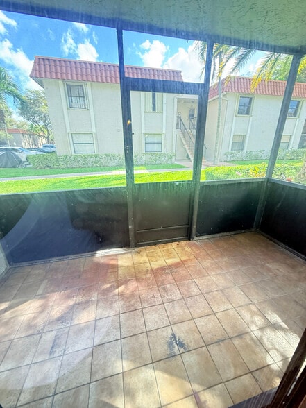 Building Photo - 9720 Hammocks Blvd