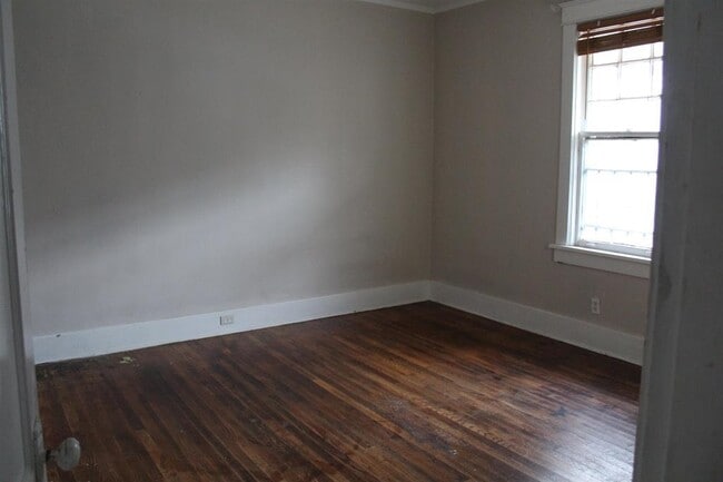 Building Photo - 1621 Kendale Ave