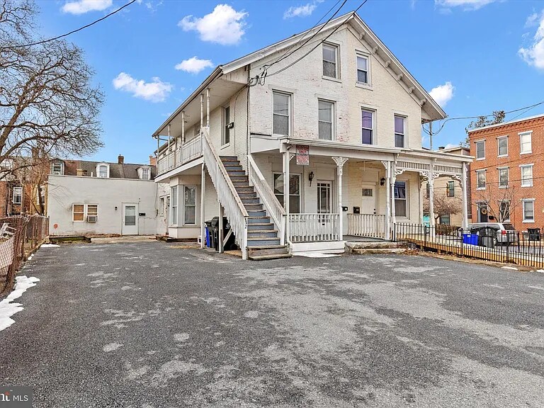 Outside/Parking Lot - 1336 Susquehanna St