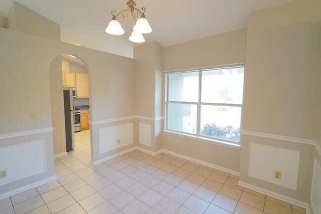 Building Photo - 1908 Wagon Wheel Cir W