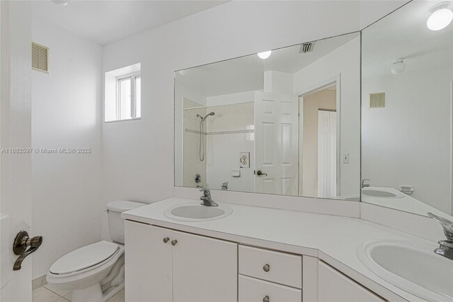 Building Photo - 2319 SE 24th Ave